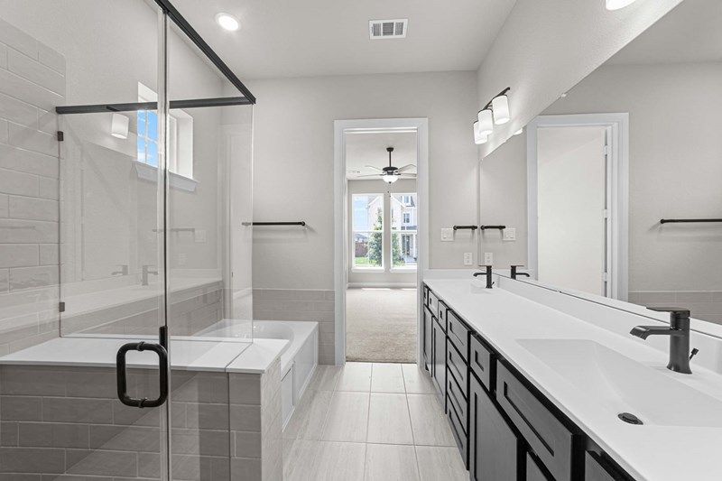 The Huntmere - Owner's Bath