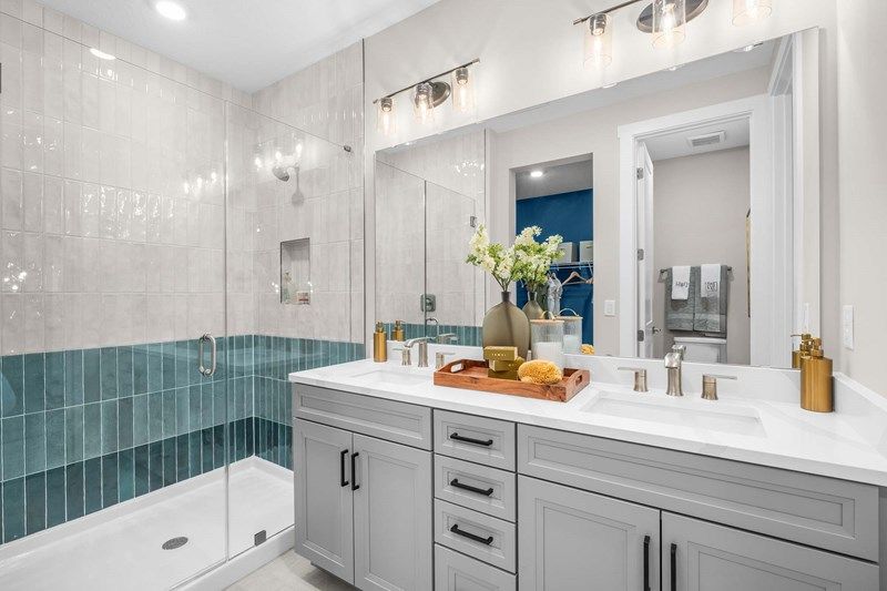 The Daisy - Owner's Bath