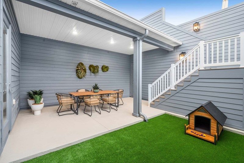 The Daisy - Exterior