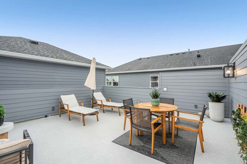 The Daisy - Exterior