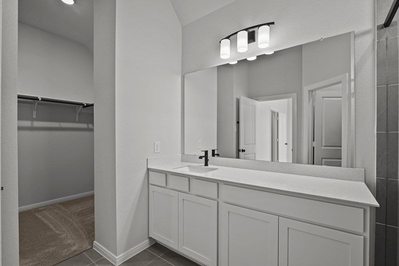 The Stonewood - Owner's Bath