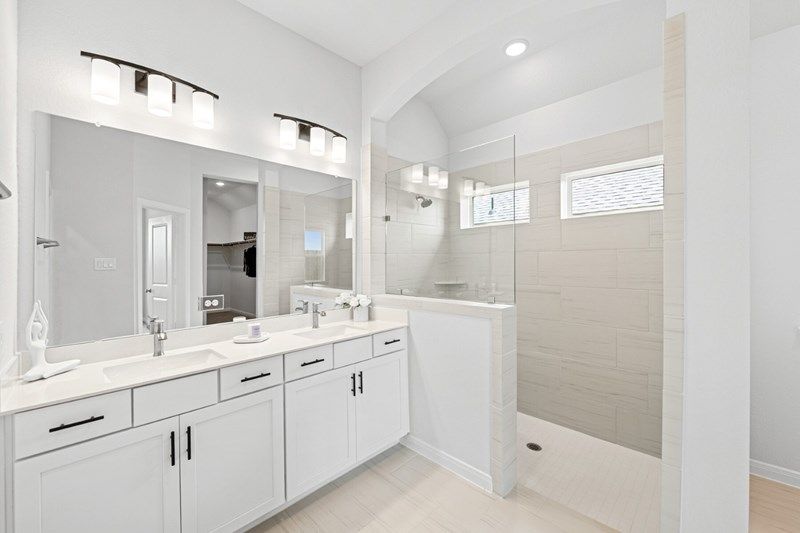 The Woodlee - Owner's Bath
