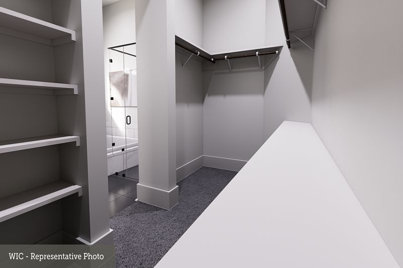 The Columbus - Walk-in Closet