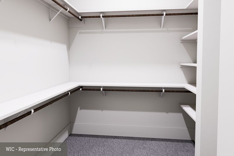 The El Paso - Walk-in Closet