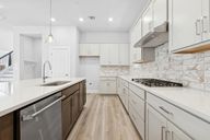 Double Creek Crossing – Craftsman Series por David Weekley Homes en Austin Texas