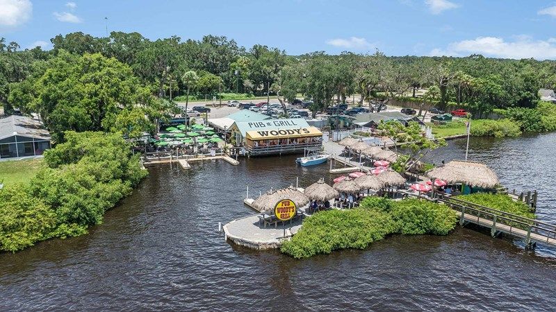 Woodys Pub and Grill