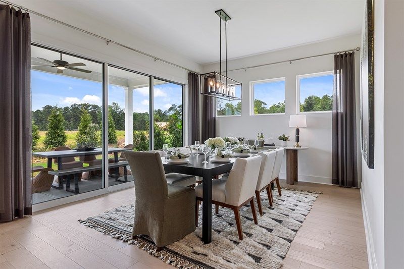 The Anglewood - Dining