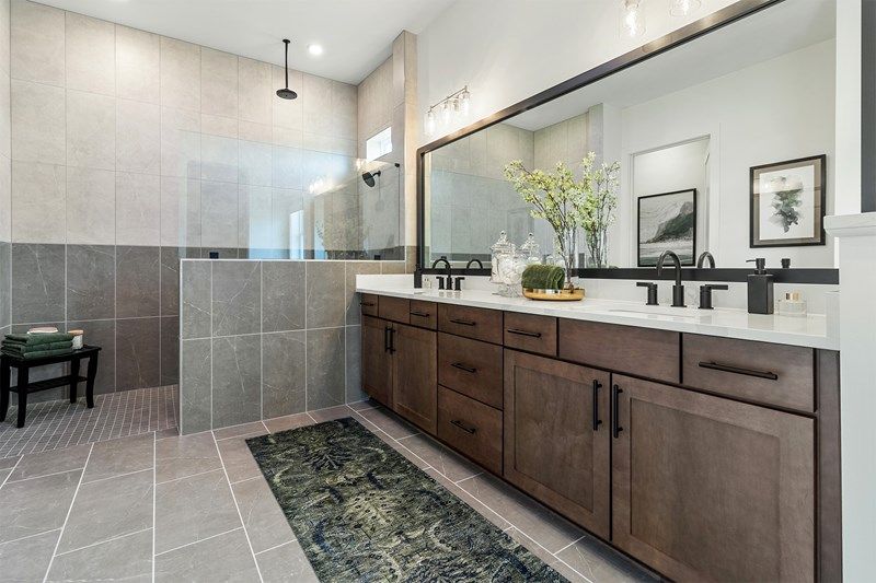 The Anglewood - Owner's Bath