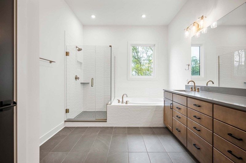 The Stradlin - Owner's Bath