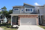 Village on Cooper Lane 26' por David Weekley Homes en Austin Texas
