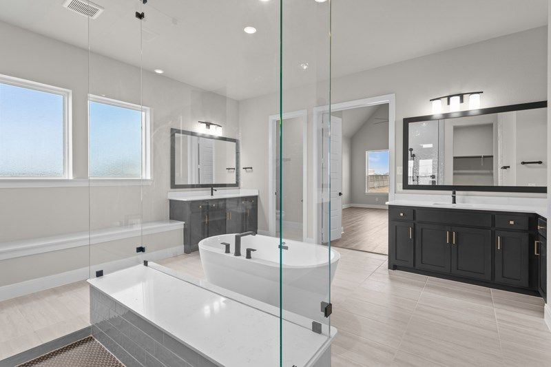 The Avonmore - Owner's Bath