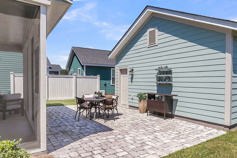 The Meadowview - Outdoor Living