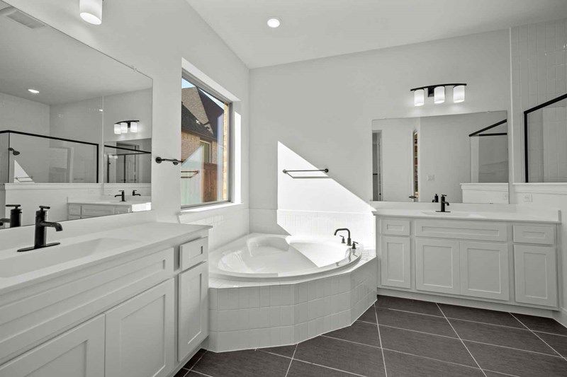 The Jaiden - Owner's Bath