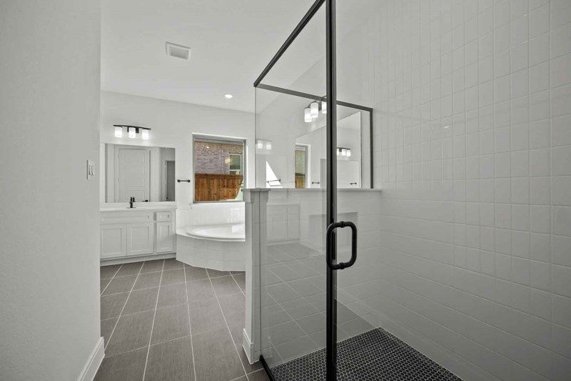 The Jaiden - Owner's Bath