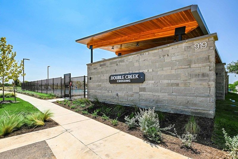 Double Creek Crossing - Pool Entrance
