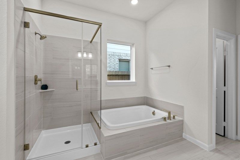 The Harperville - Owner's Bath