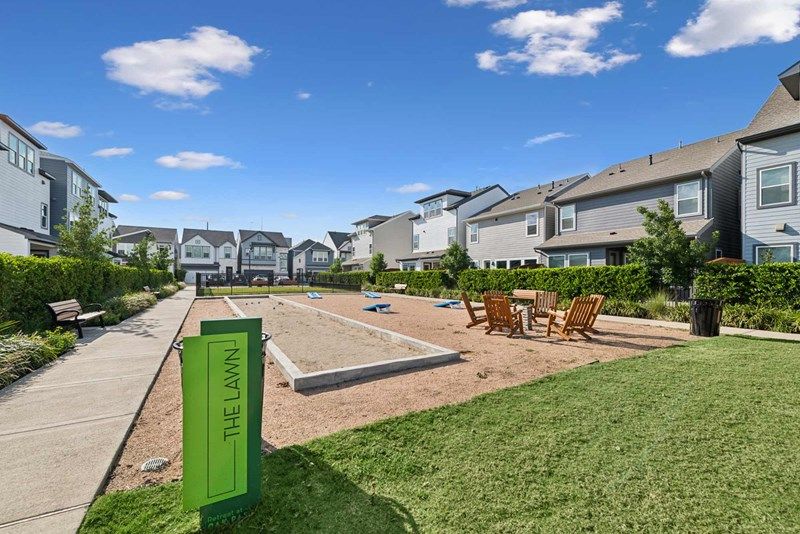 Retreat at Oak Park - The Lawn