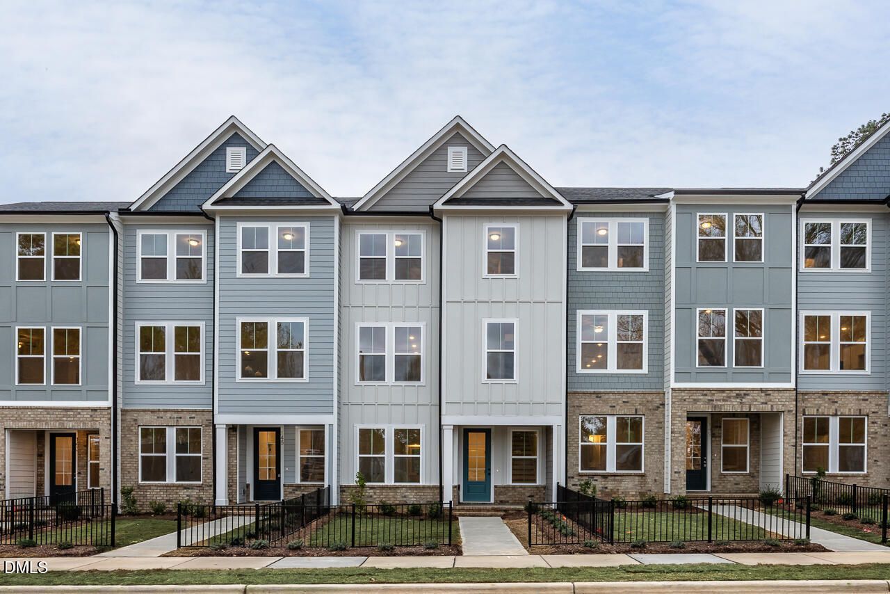 147 Broadway Street (The Mitchell Interior)