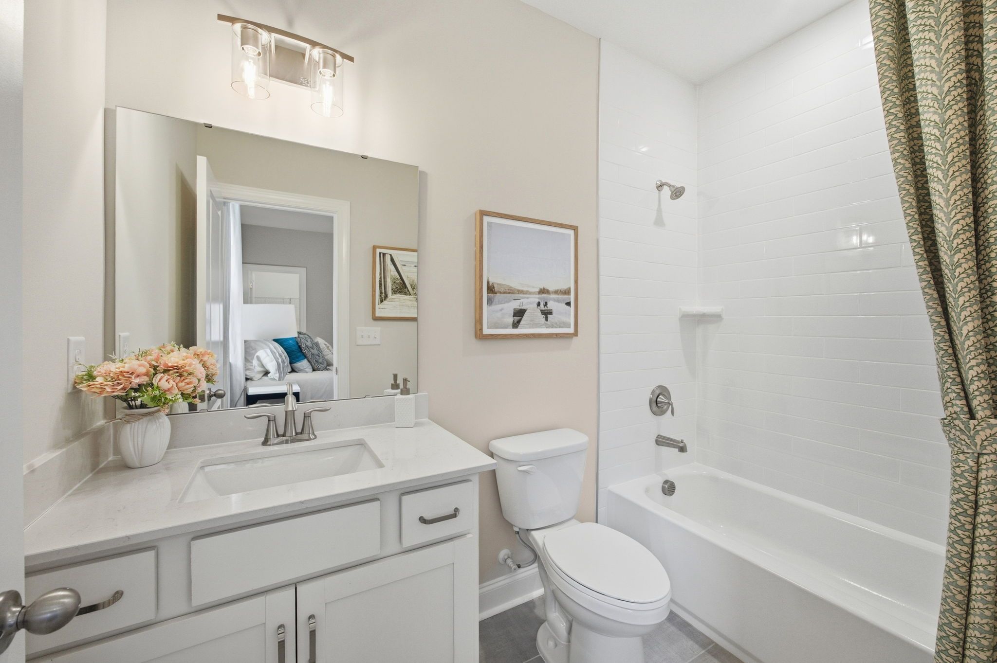 The Hickory II Ensuite Bath