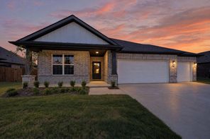 206 Briarwood Drive (The Everett D)