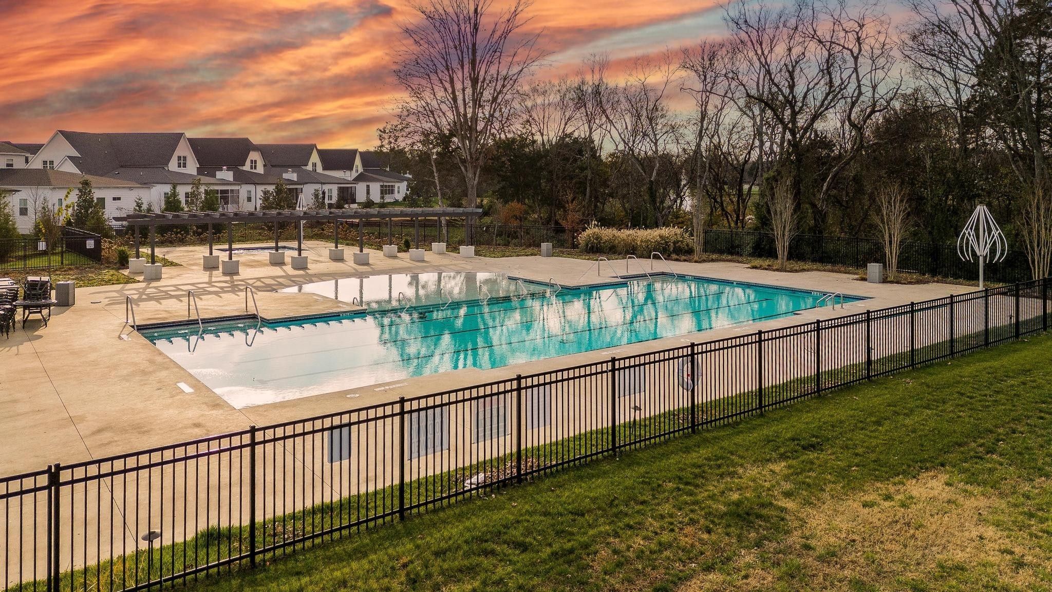 Shelton Square - Community Pool
