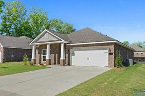 122 Burdine Street (The Daphne D)