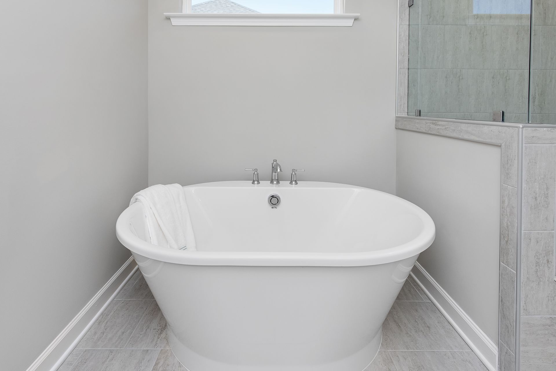 The Hickory Primary Deluxe Bathroom