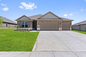 214 Briarwood Drive (The Everett C)
