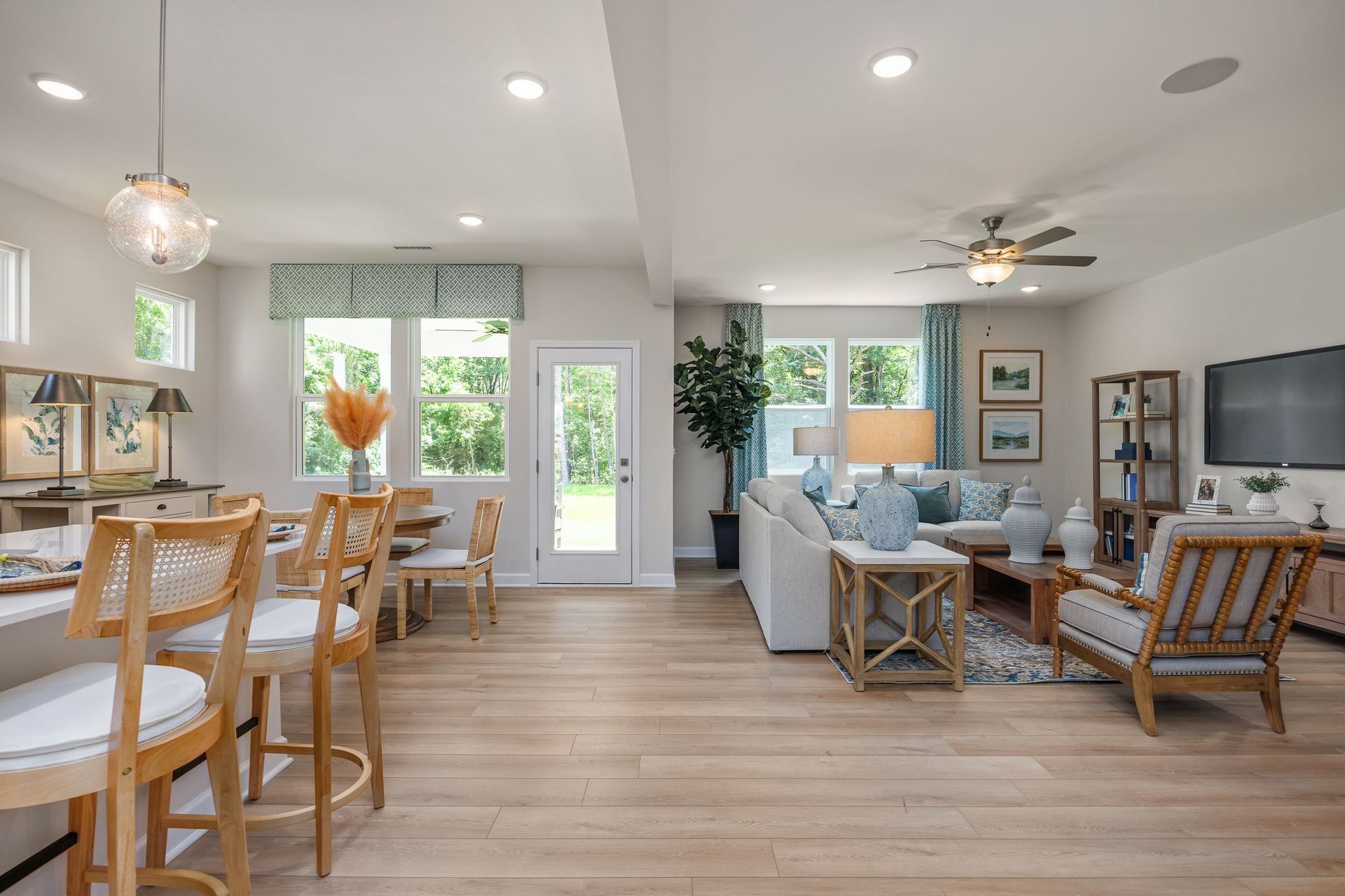 The Willow Family Room & Breakfast