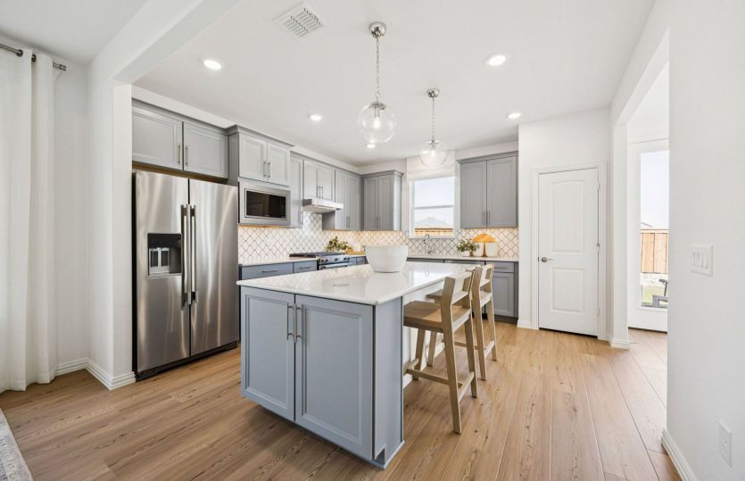 Open kitchen with eat-in island
