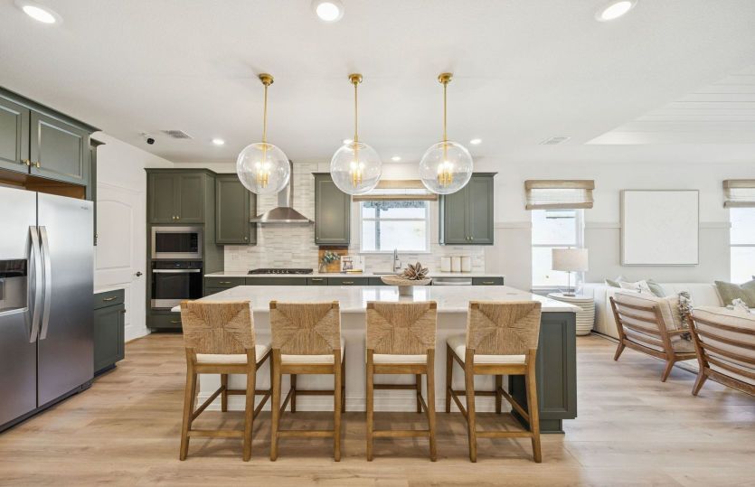 Eat-in bartop in kitchen