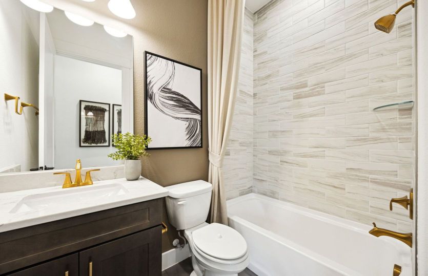 Spacious secondary bathroom