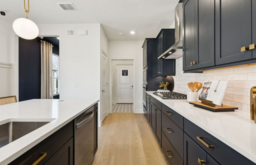 Recessed and pendant lighting in kitchen
