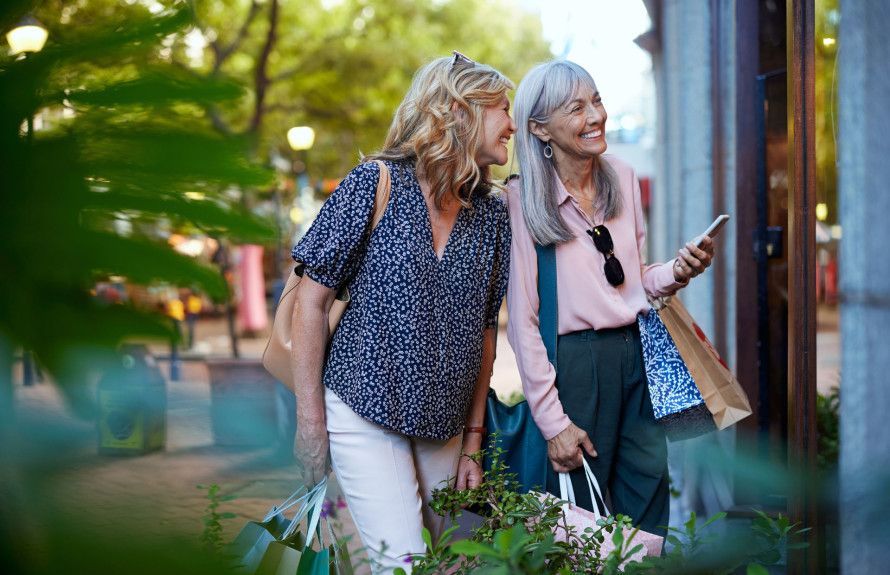 Nearby Shopping & Dining