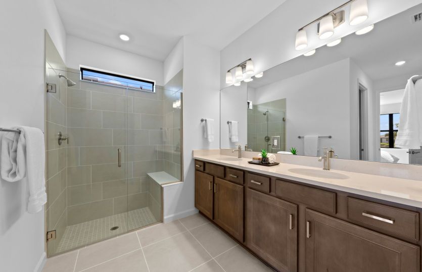 Owner's bathroom with dual-sink vanity