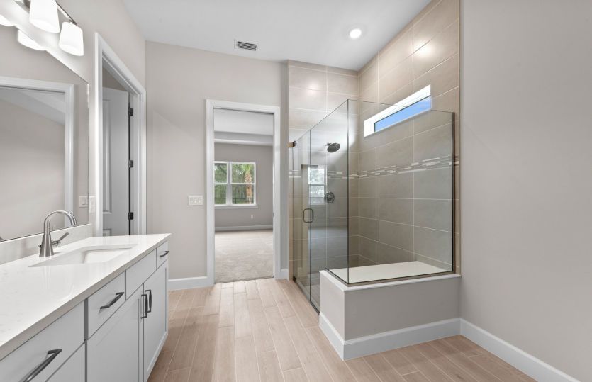 Owners bath with dual sink