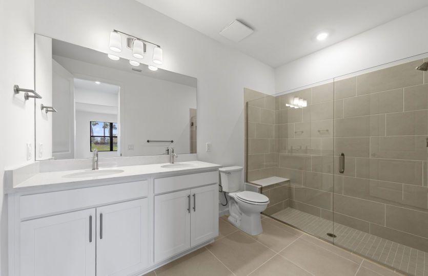 Owners bath with dual sinks