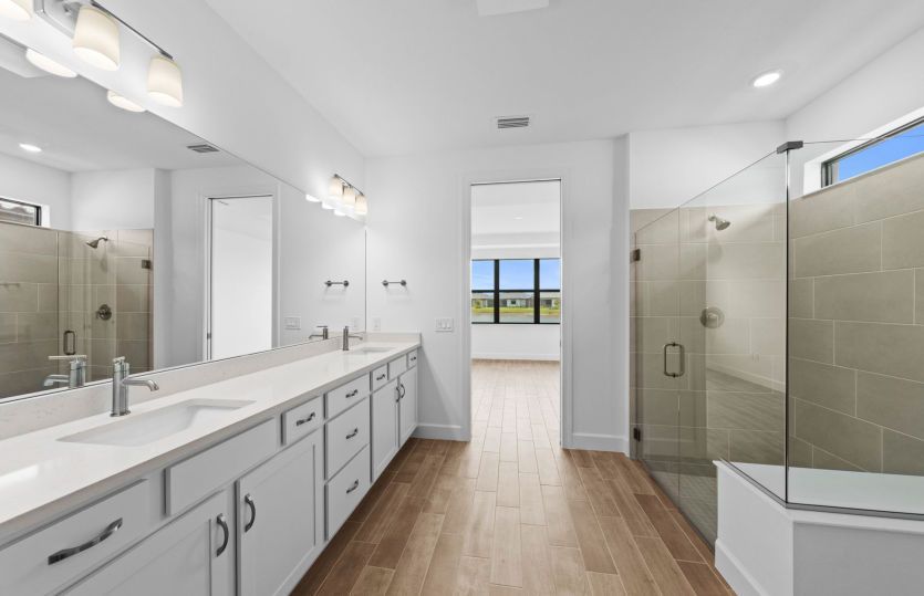 Owner's bathroom with dual-sink vanity