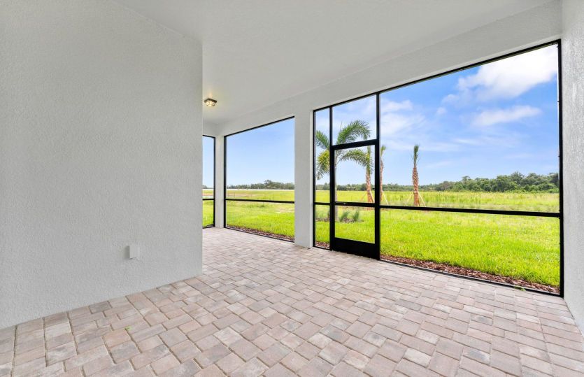 Extended Covered Lanai w/Screen Enclosure