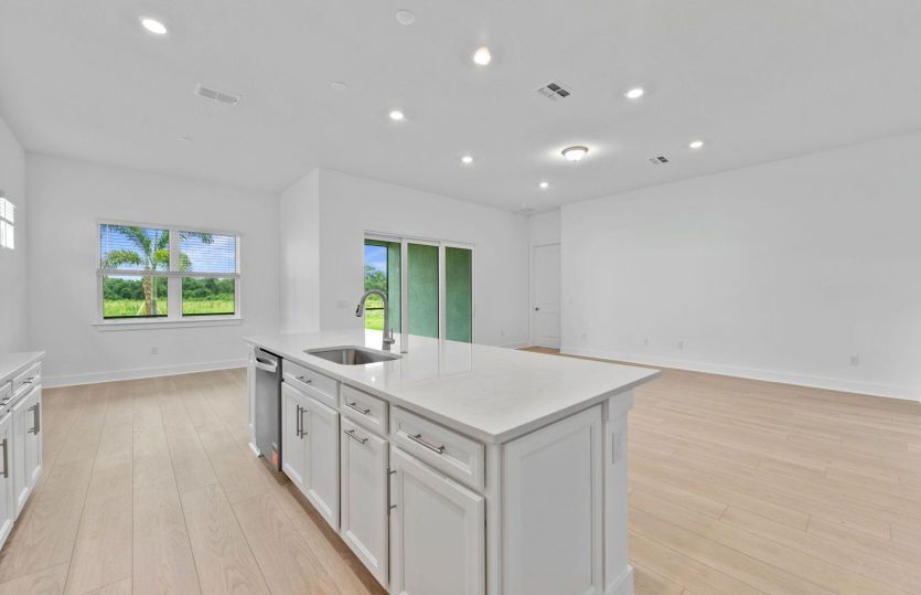 Center Island w/Storage