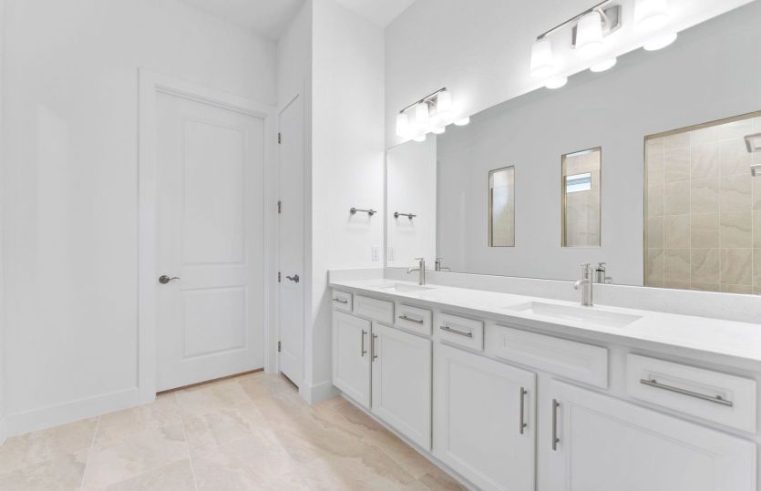 Owner's Bath w/Dual Sinks