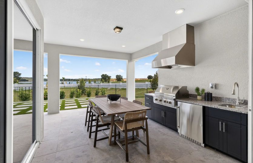 Covered Lanai with Outdoor Kitchen