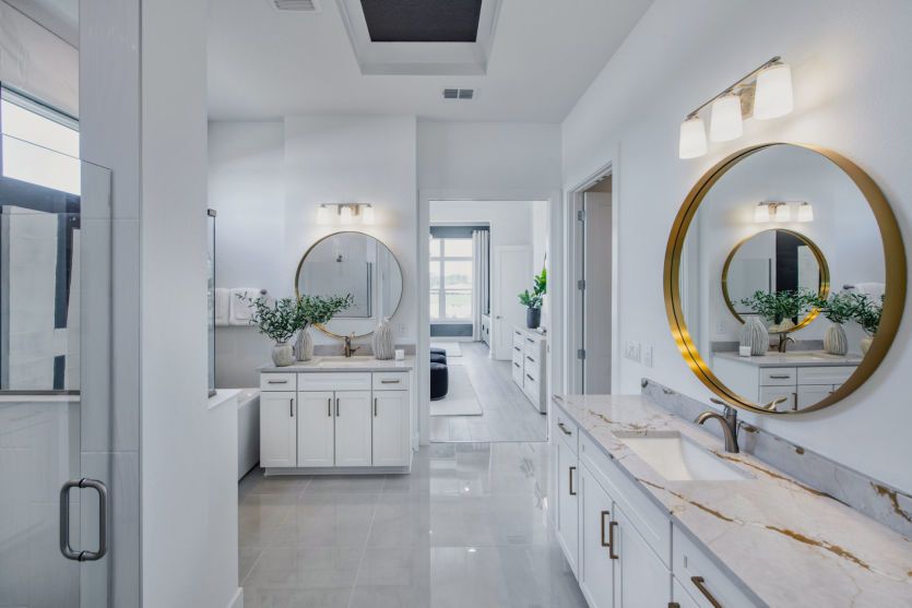 Luxurious Owner's Bath
