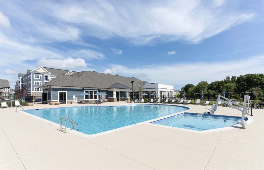 Outdoor Pool & Spa