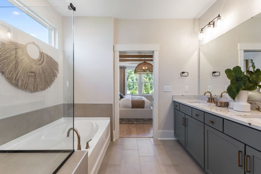 Owner's suite bathroom.