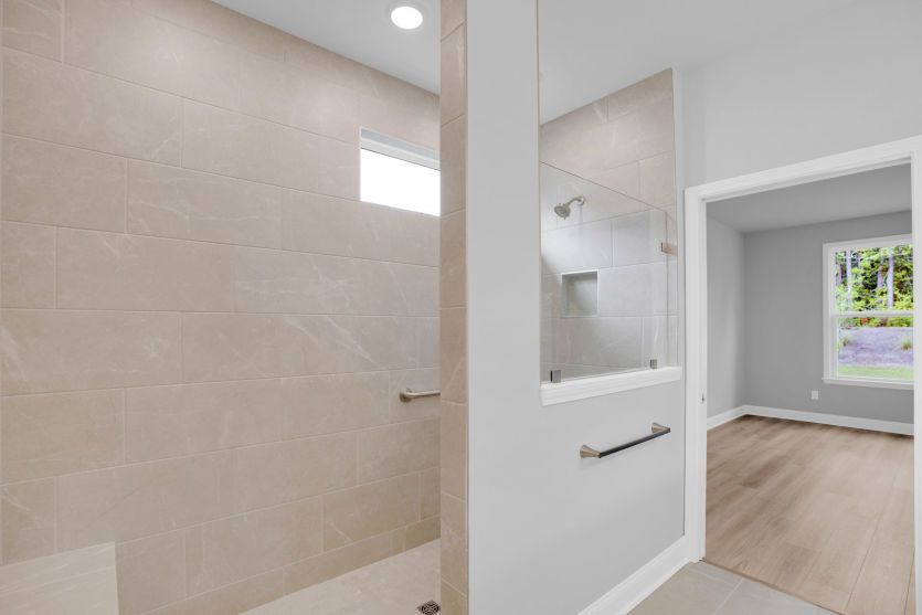 Zero-Entry Owner's Suite Shower