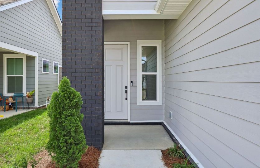 Lot 023 - Hallmark - Exterior