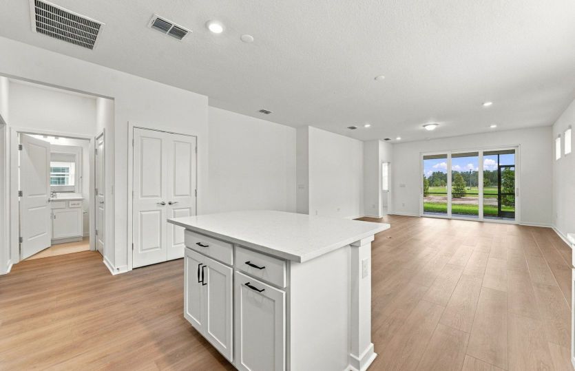 Center Island w/Storage