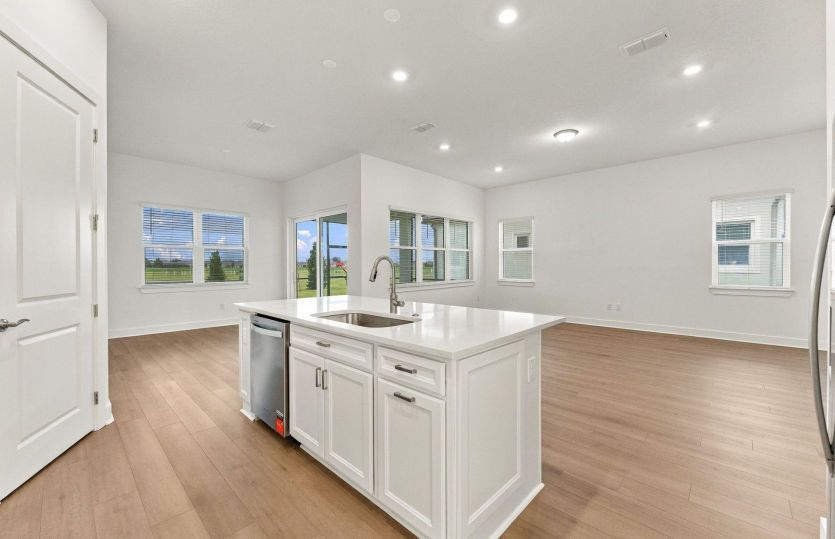 Center Island w/Storage