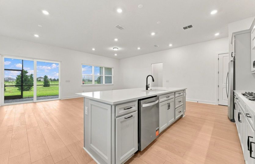 Center Island w/Storage